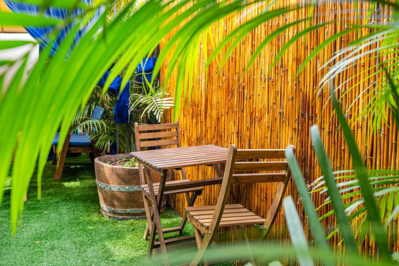 Ahuzat Shaul Seaside Bed & Breakfast Hadera Bagian luar foto