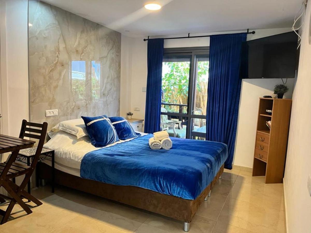 Ahuzat Shaul Seaside Bed & Breakfast Hadera Bagian luar foto